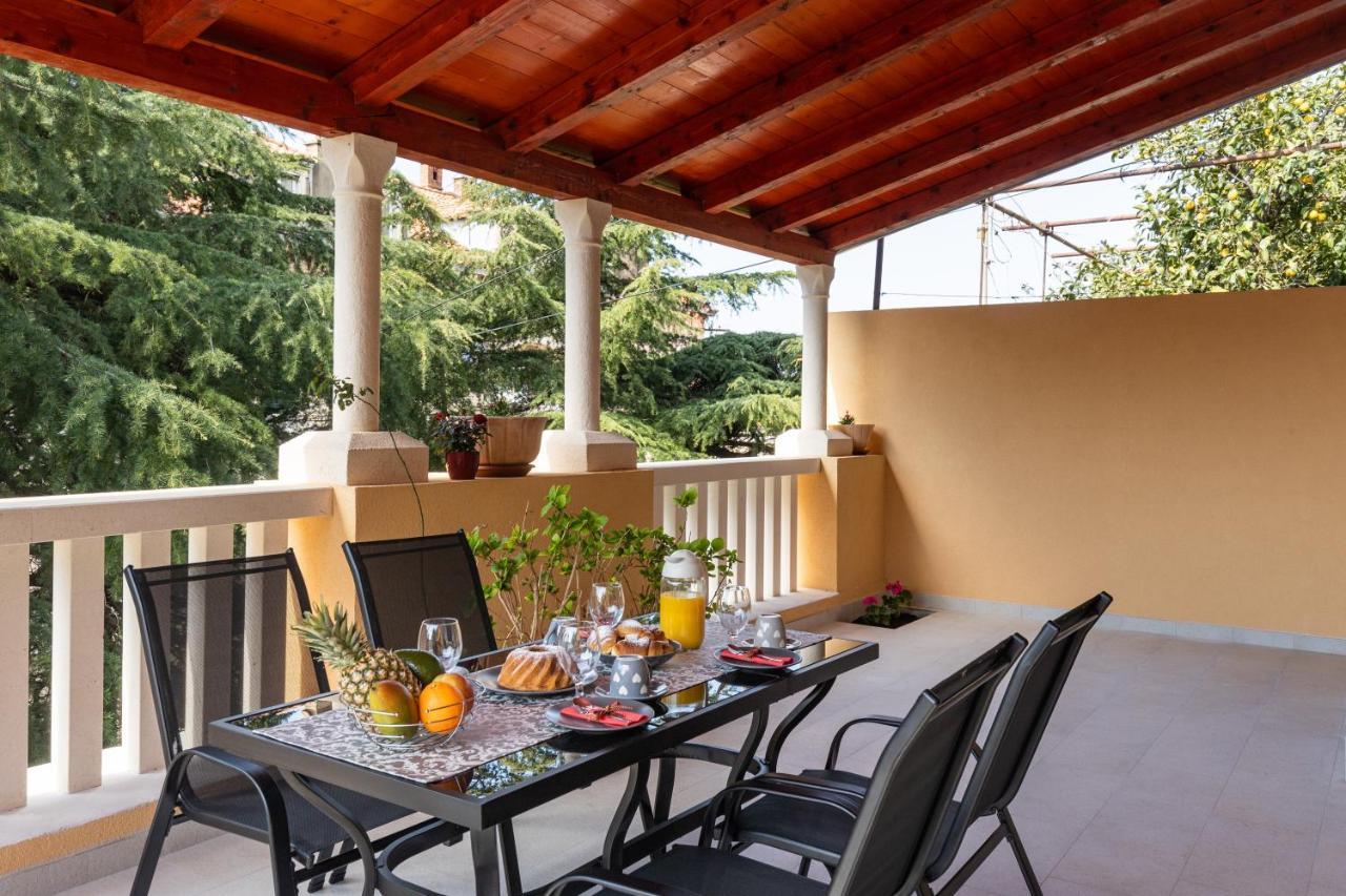 Porat Apartment *